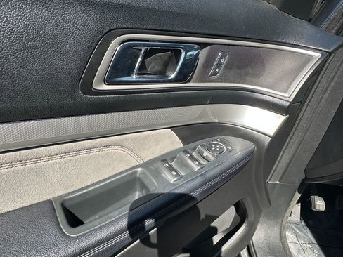 Used 2017 Ford Explorer XLT w/ Equipment Group 202A FWD image 26