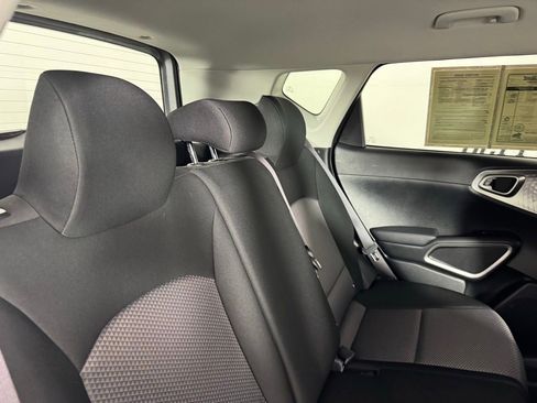 Used 2025 Kia Soul LX w/ LX Technology Package FWD image 39