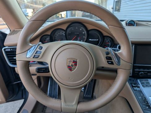 Used 2014 Porsche Panamera 4 image 17