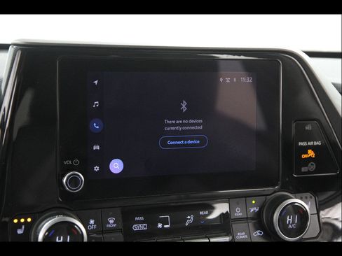 Used 2023 Toyota Highlander XLE image 12