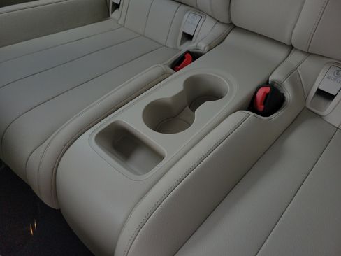 New 2026 Mercedes-Benz CLE 450 4MATIC Coupe image 11