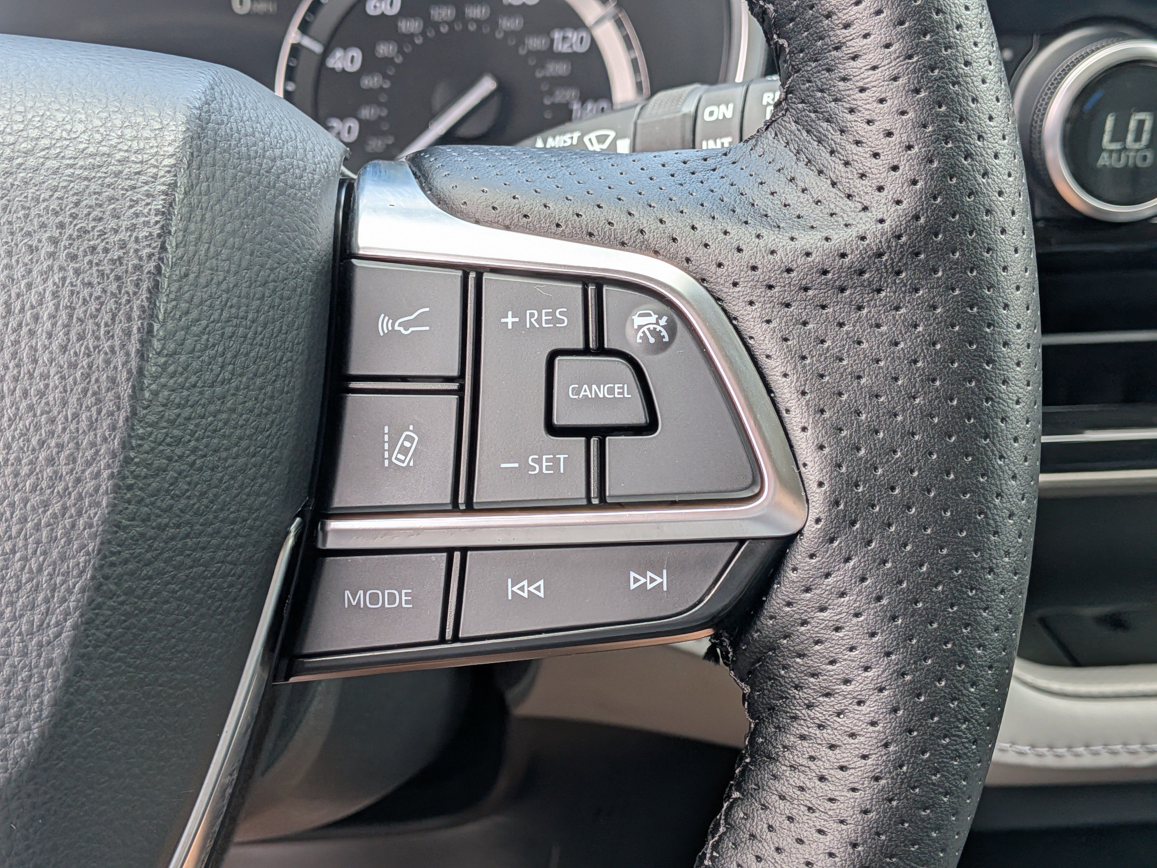 Used 2021 Toyota Highlander XLE AWD/4WD image 27