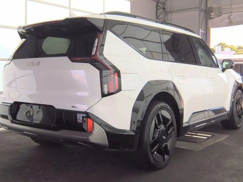 Used 2024 Kia EV9 GT-Line AWD/4WD image 3