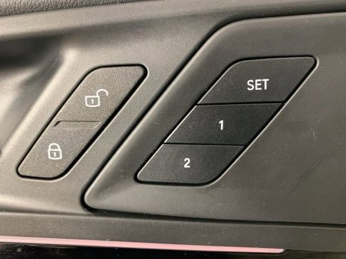 Used 2025 BMW X1 xDrive28i w/ Technology Package image 18