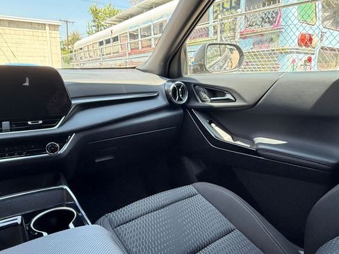 Used 2025 Chevrolet Equinox LT AWD/4WD image 34