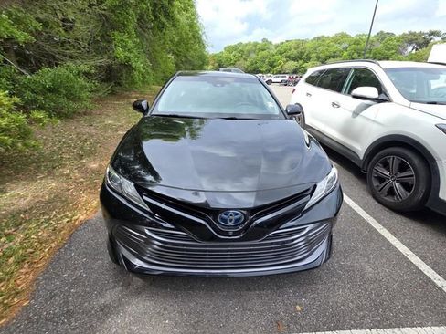 Used 2018 Toyota Camry XLE w/ Audio Package image 2
