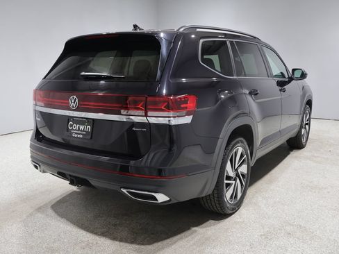 Used 2025 Volkswagen Atlas SE AWD/4WD image 2