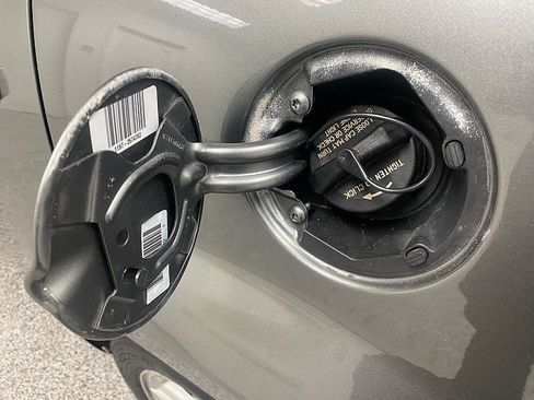 Used 2013 Dodge Avenger SXT image 27