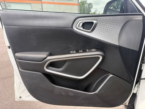 Used 2025 Kia Soul S FWD image 9