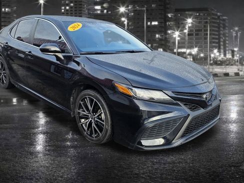 Used 2024 Toyota Camry SE image 9