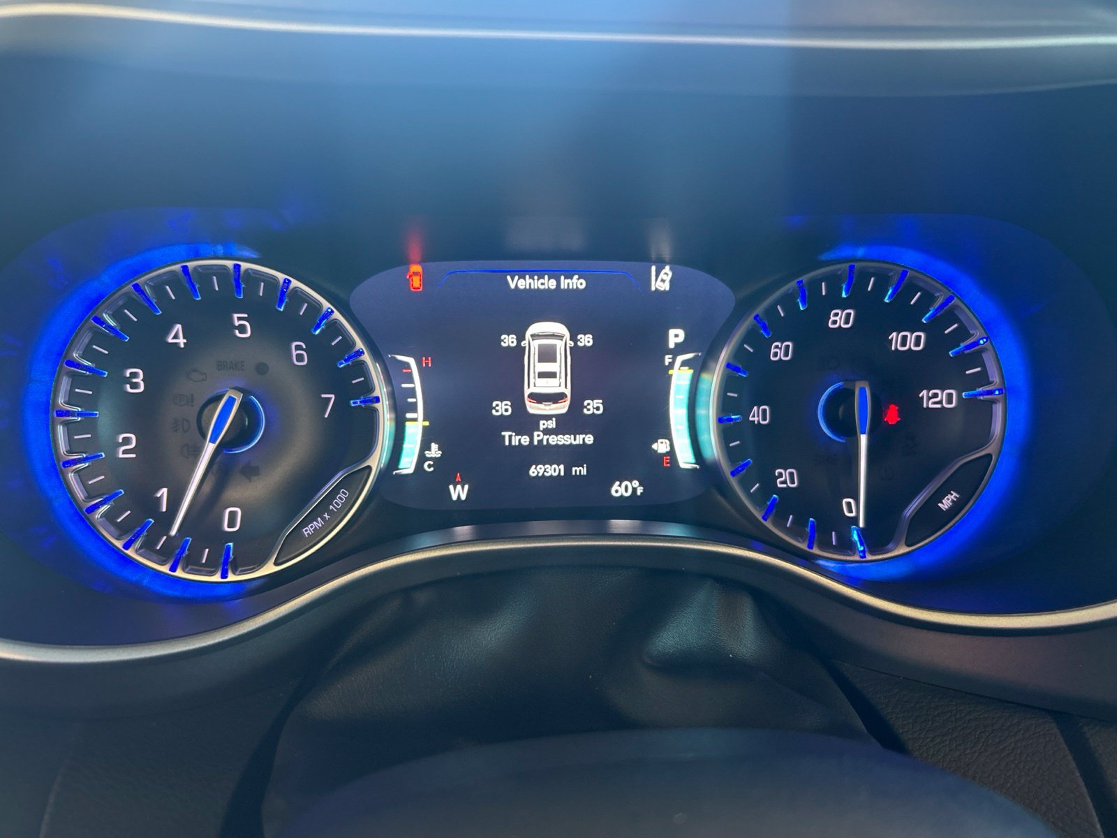Used 2024 Chrysler Pacifica Touring-L FWD image 24