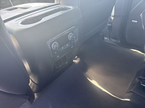 Used 2023 Chevrolet Suburban Premier image 7