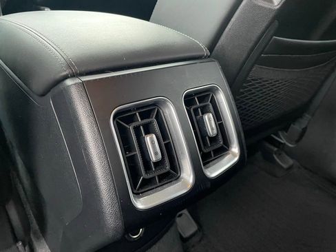 Used 2025 Kia Sorento S image 28