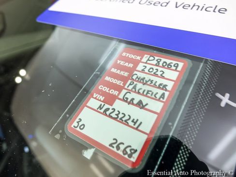 Used 2022 Chrysler Pacifica Touring-L FWD image 25