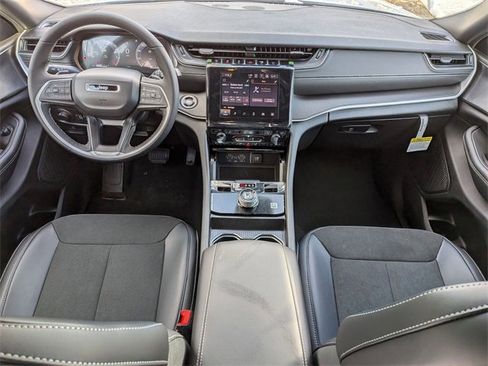 New 2025 Jeep Grand Cherokee Altitude image 14