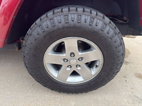 Used 2012 Jeep Wrangler Rubicon w/ PWR Convenience Group image 10