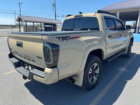 Used 2020 Toyota Tacoma TRD Sport w/ TRD Premium Sport Package AWD/4WD image 8