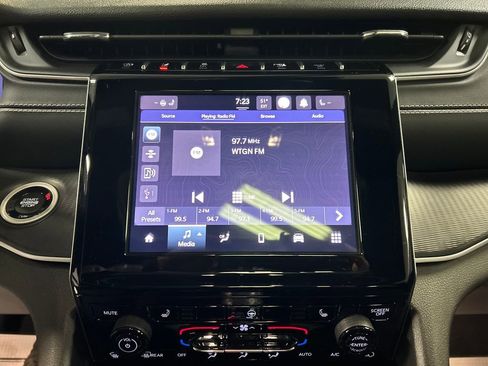 Used 2023 Jeep Grand Cherokee Altitude image 16