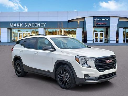 Used 2023 GMC Terrain SLE w/ Driver Convenience Package FWD image 3