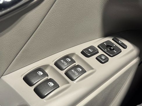 Used 2010 Hyundai Azera Limited w/ Navigation Pkg 3 image 31