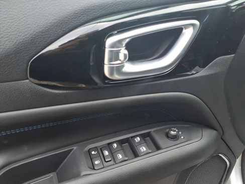 New 2026 Jeep Compass Latitude AWD/4WD image 13
