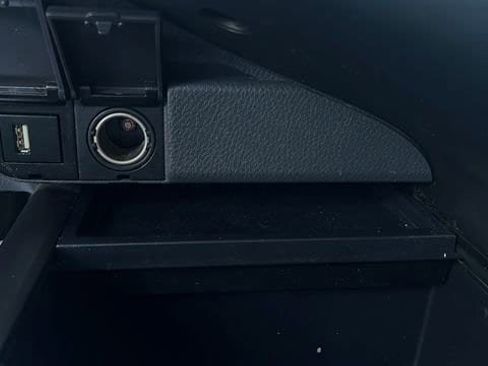 Used 2022 Toyota Camry LE image 28