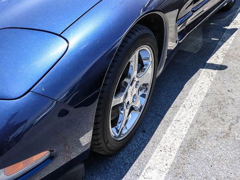 Used 2001 Chevrolet Corvette Convertible w/ Preferred Equipment Group2 RWD image 4