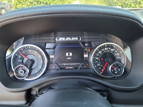Used 2024 RAM 1500 Laramie image 24