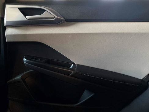 New 2025 Volkswagen Taos SE image 15