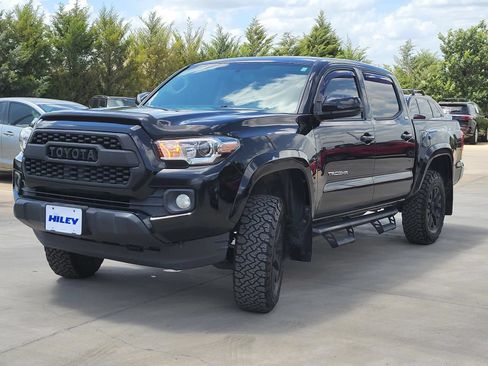 Used 2017 Toyota Tacoma SR5 w/ Tow Package RWD image 2