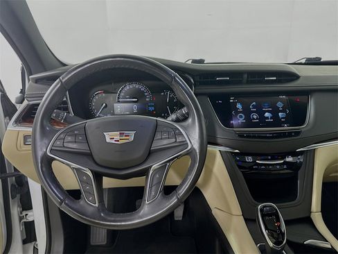 Used 2018 Cadillac XT5 Premium Luxury image 19