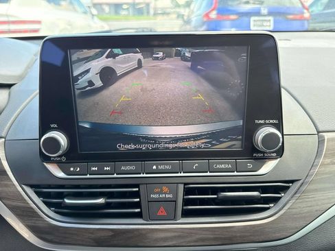 Used 2025 Nissan Altima 2.5 SV FWD image 27