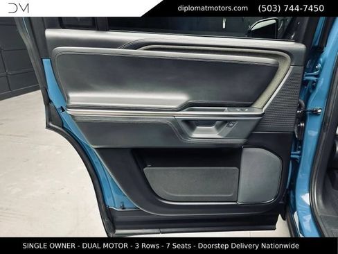 Used 2025 Rivian R1S Adventure AWD/4WD image 30