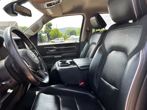 Used 2019 RAM 1500 Laramie w/ Off Road Group AWD/4WD image 9