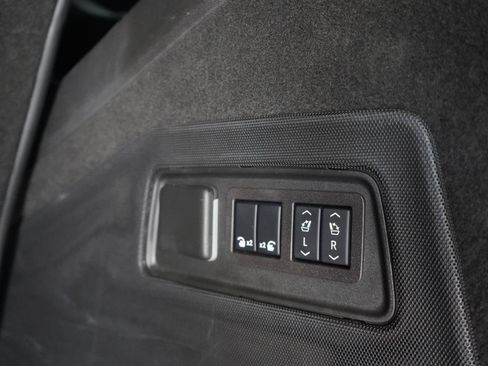 Used 2024 Cadillac Escalade Luxury RWD image 12