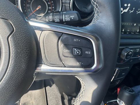 Used 2018 Jeep Wrangler Unlimited Sahara image 4