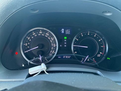 Used 2013 Lexus IS 250C image 9
