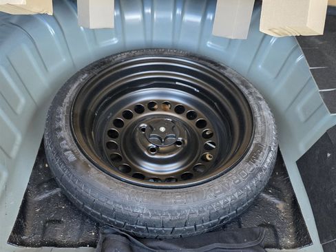 Used 2021 Nissan Versa SR image 6