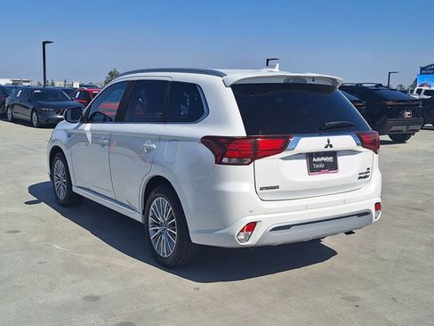 Used 2019 Mitsubishi Outlander 4WD Plug-In Hybrid image 6