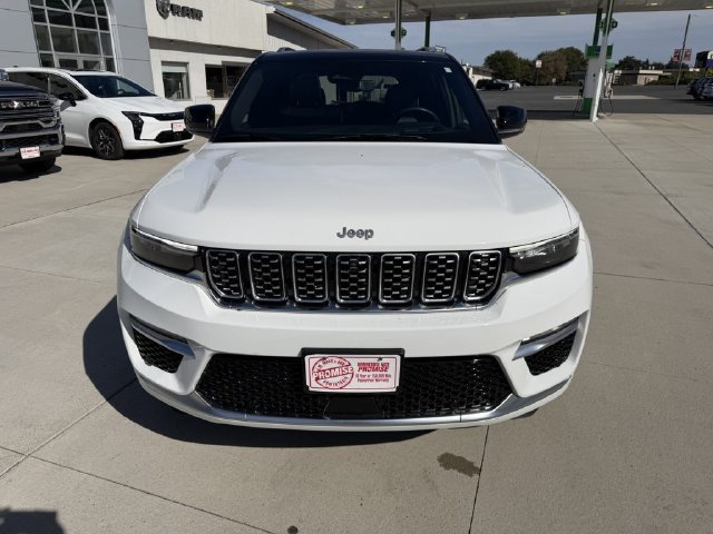Used 2023 Jeep Grand Cherokee Summit w/ Adv Protech Group IV AWD/4WD image 4