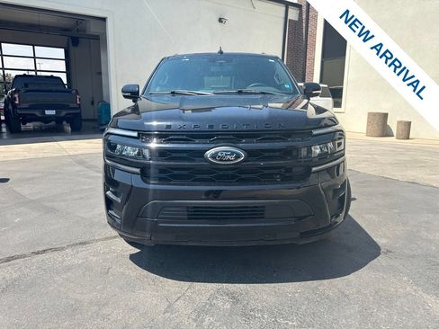 Used 2024 Ford Expedition Limited AWD/4WD image 2