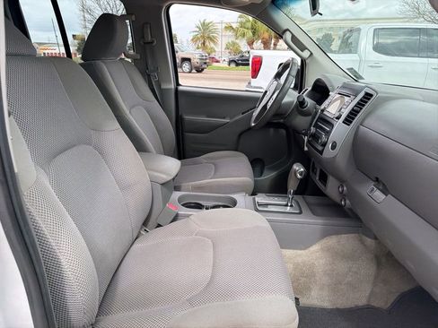 Used 2016 Nissan Frontier SV image 14