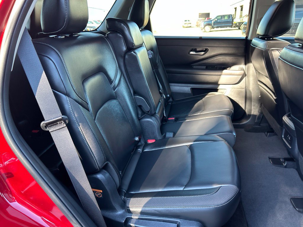 Used 2025 Nissan Pathfinder SL FWD image 39