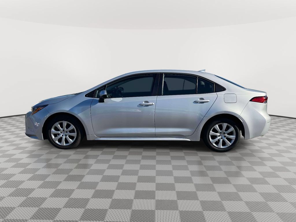 Used 2026 Toyota Corolla LE FWD image 4