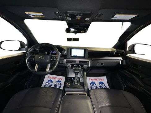 Used 2025 Toyota 4Runner SR5 AWD/4WD image 22