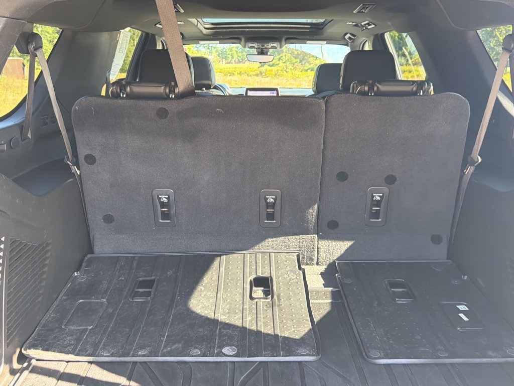 Used 2021 Chevrolet Suburban Premier AWD/4WD image 24