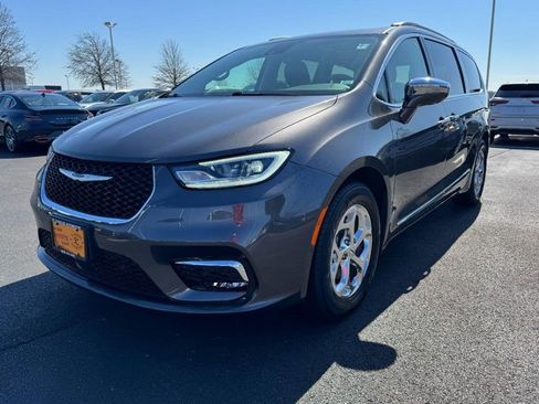 Used 2022 Chrysler Pacifica Limited image 8