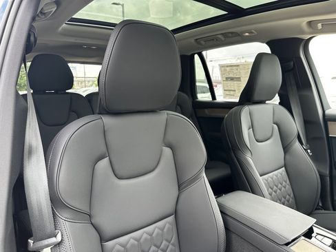 Certified 2025 Volvo XC90 T8 Plus image 9