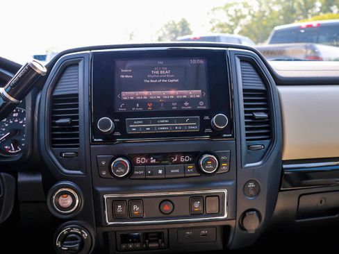 Used 2024 Nissan Titan SV w/ SV Convenience Package AWD/4WD image 12