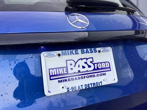 Used 2025 Mercedes-Benz GLC 300 4MATIC image 12